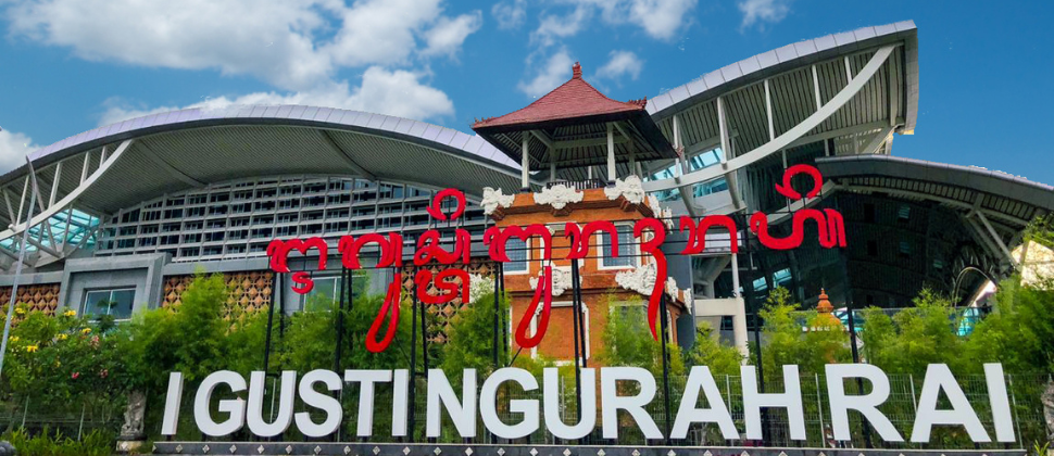 Airport transfer Bali - sopir jemput di bandara Ngurah Rai dengan mobil AC
